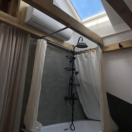 Apartment Duplex Alfama, River Views & Hydromassage