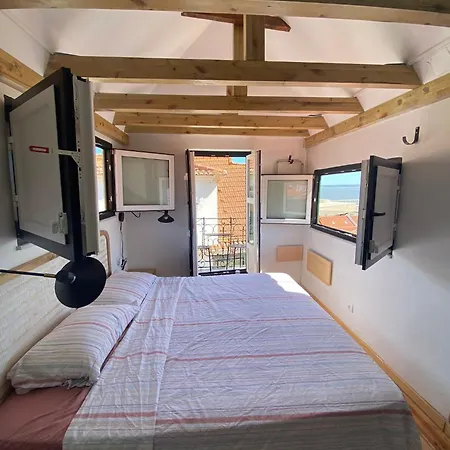 Duplex Alfama, River Views & Hydromassage Apartment