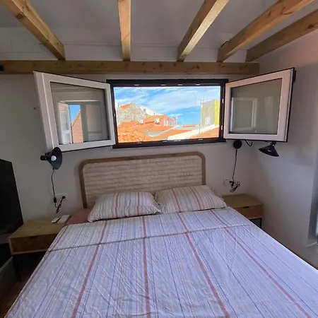 Duplex Alfama, River Views & Hydromassage Apartment