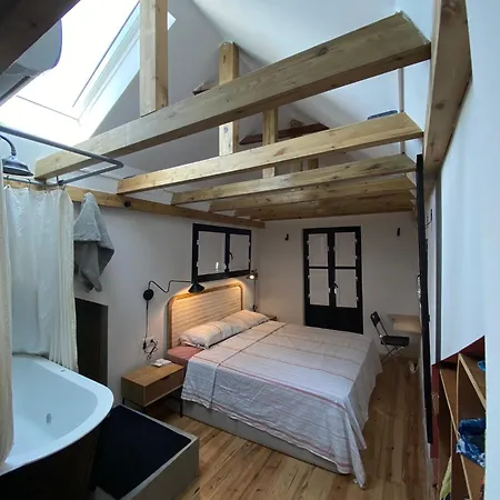 Duplex Alfama, River Views & Hydromassage Апартаменти *